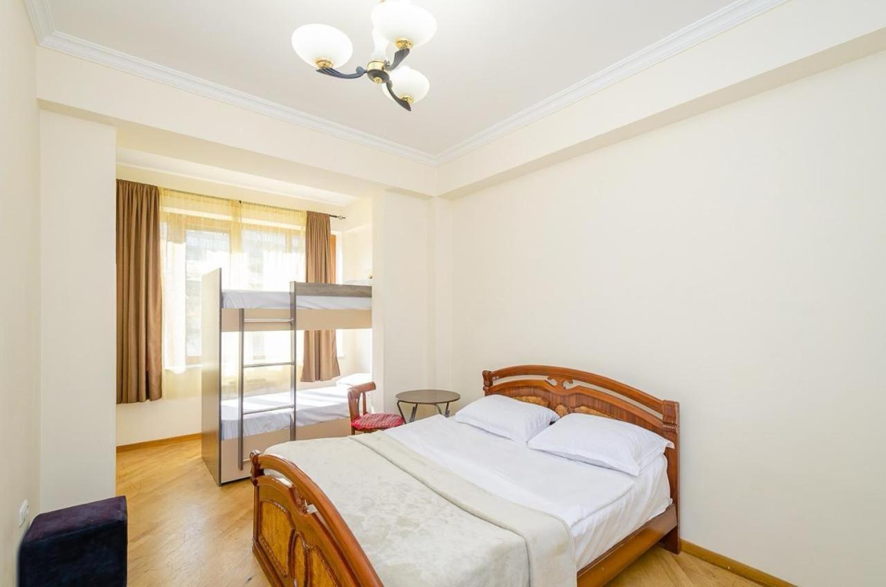 Areva Hostel & Apartment Erivan Exterior foto