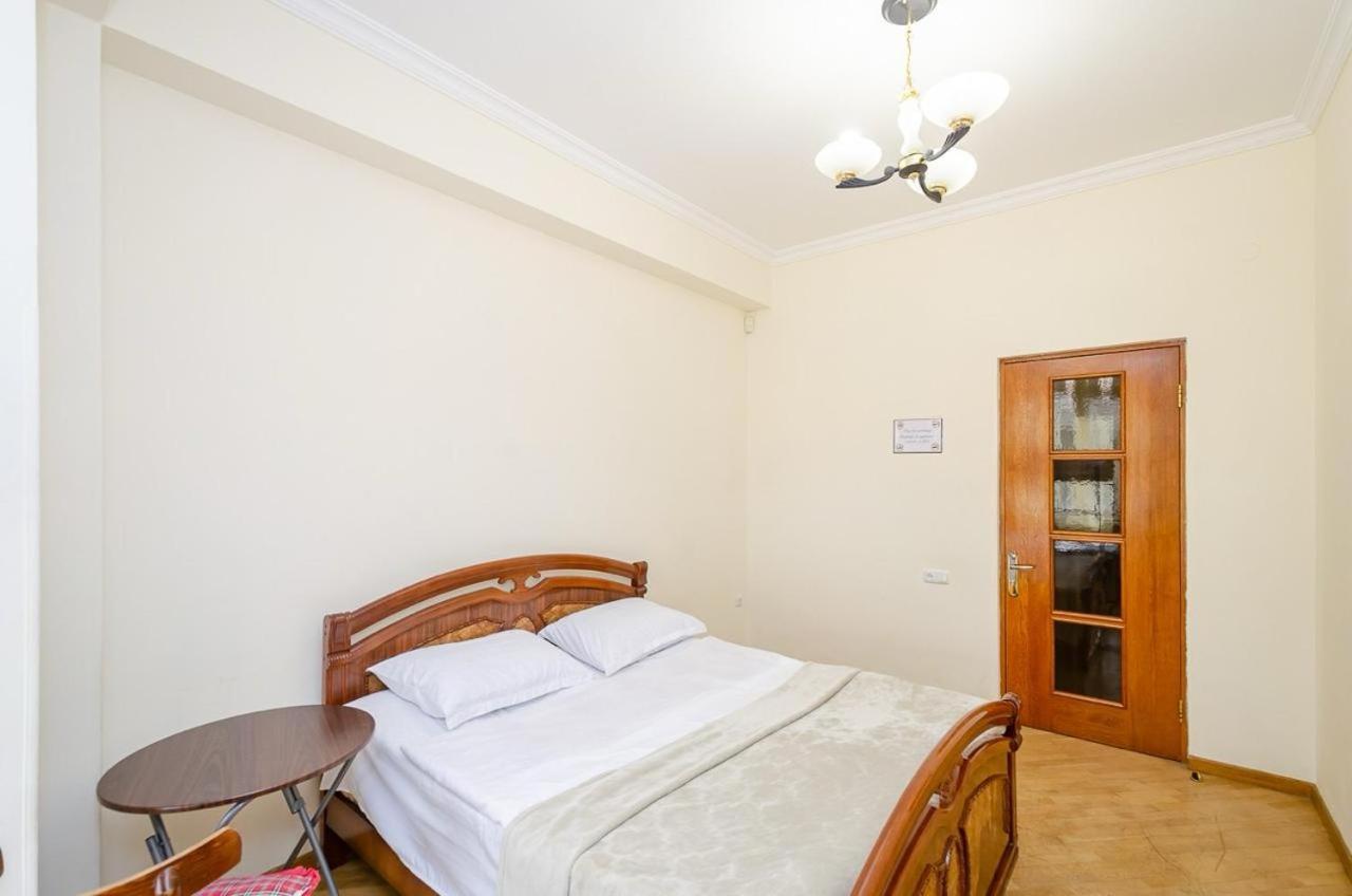 Areva Hostel & Apartment Erivan Exterior foto